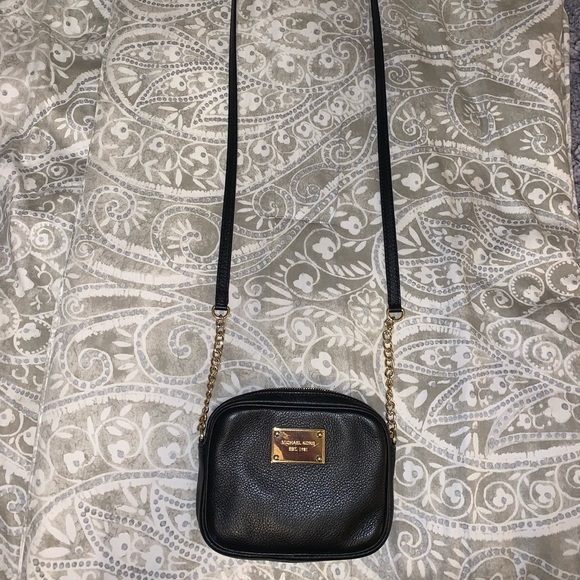 Michael Kors Handbags - Michael Kors crossbody